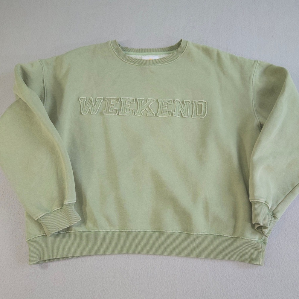 Lazy Sunday Weekend Sweatshirt Womens Medium Green Embroidered Crewneck Pullover - Picture 2 of 6